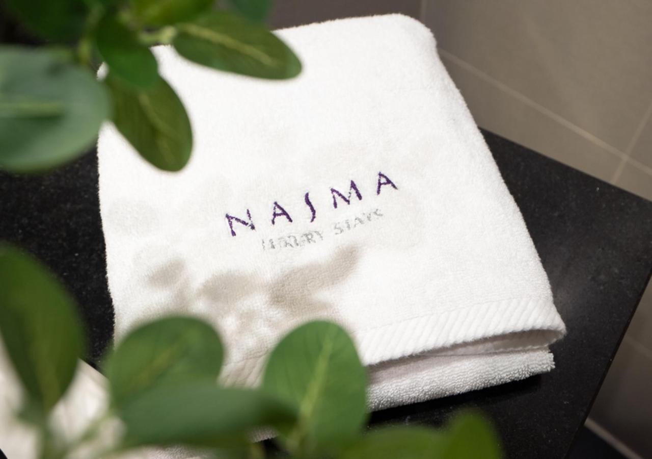 Nasma Luxury Stays - Cayan Tower Дубай Экстерьер фото